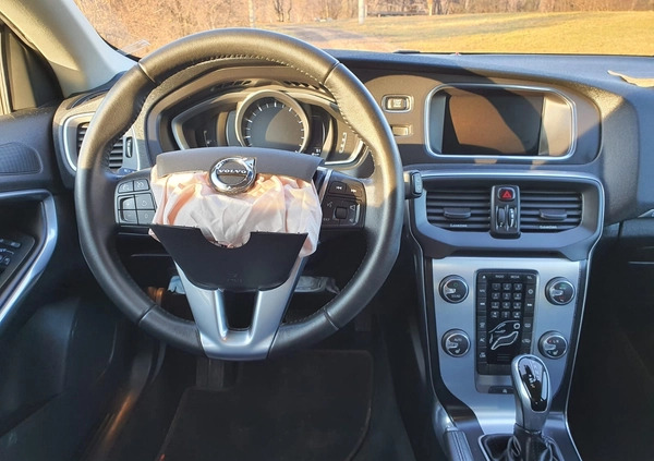 Volvo V40 cena 45900 przebieg: 57046, rok produkcji 2016 z Kisielice małe 379